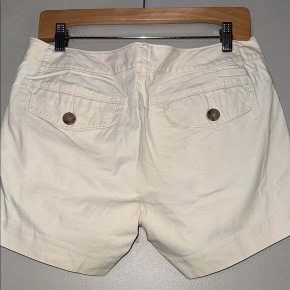 Banana Republic Cream Shorts size 8 - Picture 7 of 10